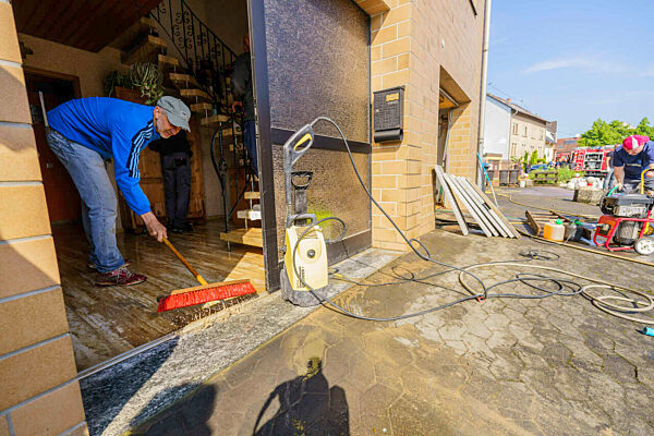 Hochwasser Saarland - Aufräumen in Kleinblittersdorf