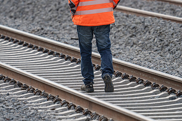 Neue elektronische Stellwerke für die Riedbahn