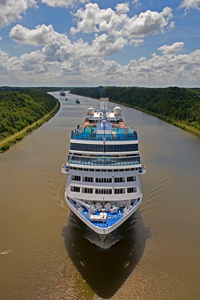 Cruise liner MS Royal Princess / Kiel Canal