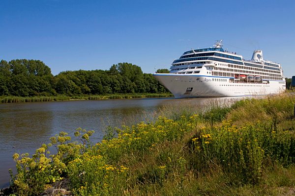 Cruise liner MS Regatta / Kiel Canal