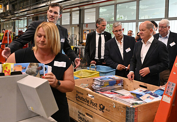 Bundeskanzler Scholz (SPD) besucht Briefzentrum in Stahnsdorf