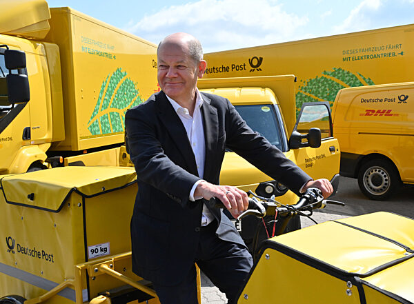 Bundeskanzler Scholz (SPD) besucht Briefzentrum in Stahnsdorf