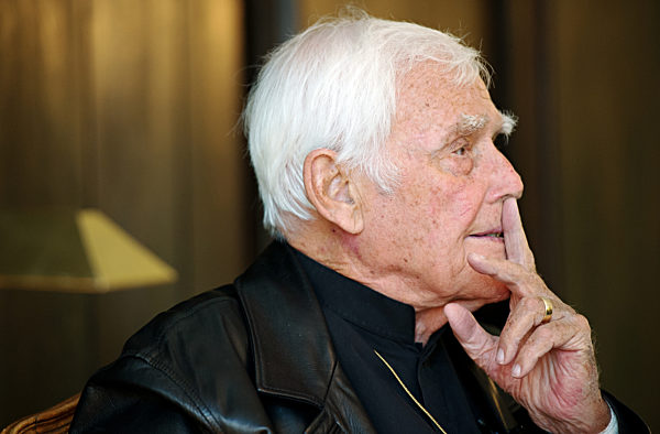 Fuchsberger stellt Autobiografie vor