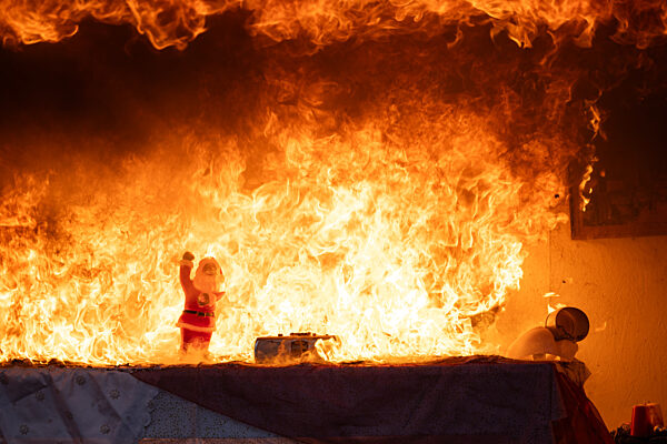 Berliner Feuerwehr zu mehr Sicherheit in der Weihnachtszeit