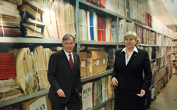 Horst Koehler und Marianne Birthler in der Stasi-Zentrale in Berlin-Lichtenberg