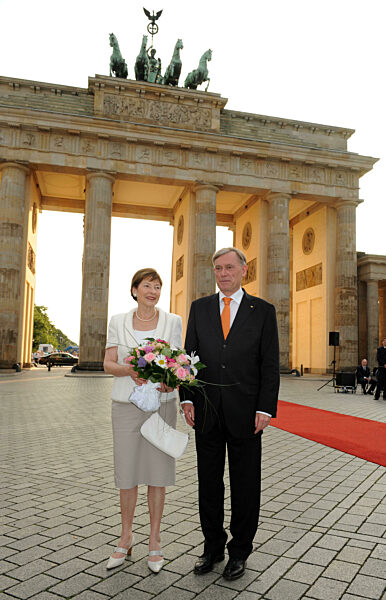 Berlin, Deutschland, Bundespraesident Horst Koehler mit seiner Frau Eva Luise Koehler