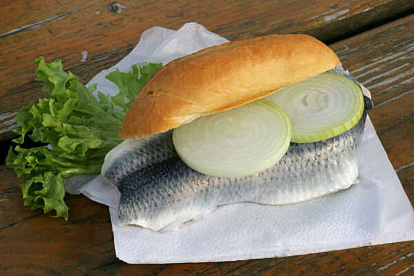 Berlin, Deutschland, Fischbroetchen mit Bismarckhering