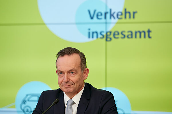Berlin, Deutschland - Bundesminister Volker Wissing bei der Pressekonferenz zur Vorstellung der neuen Verkehrsprognose 2040.