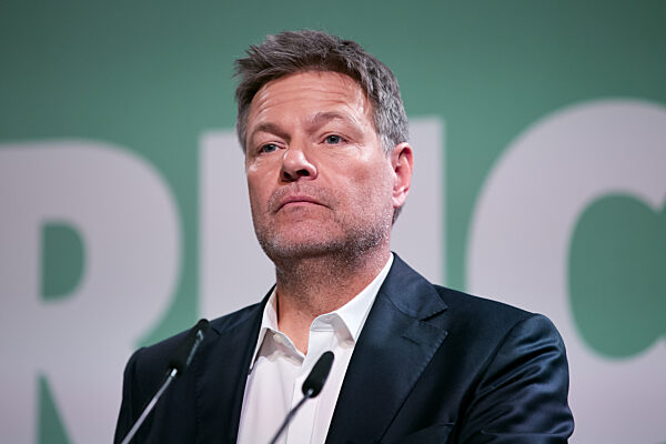 Berlin, Deutschland - Robert Habeck stellt bei einer Pressekonferenz seine Zukunftsagenda fuer Deutschland vor.