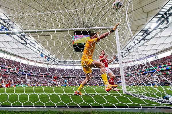 240620 Rasmus Højlund of Denmark reacts next to goalkeeper Jordan Pickford...