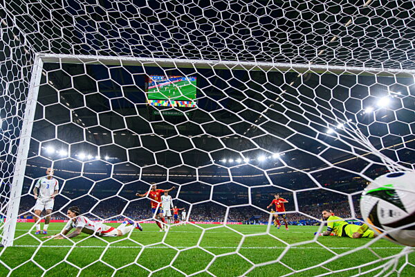 240620 Lamin Yamal of Spain celebrates as Riccardo Calafiori of Italy scores...