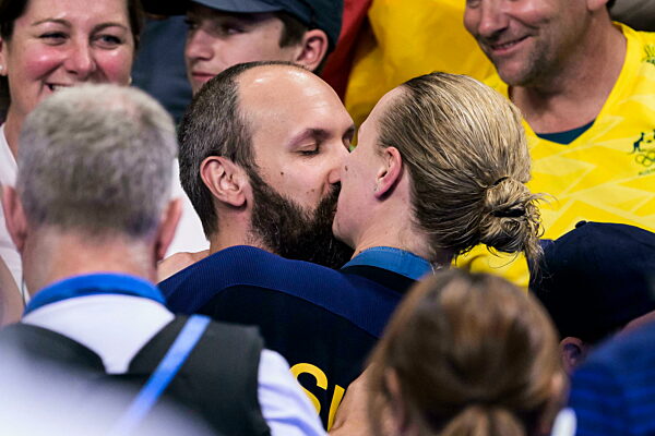 240804 Johan de Jong Skierus and Sarah Sjöström of Sweden kisses after the...