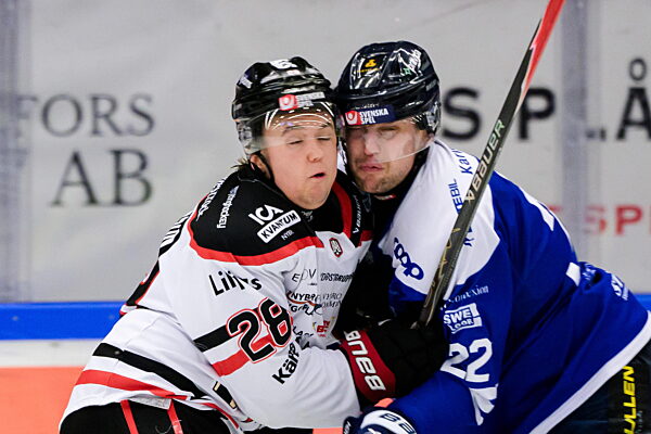 260316 Nybro Vikings Theo Jacobsson och Karlskogas Viktor Lang under...