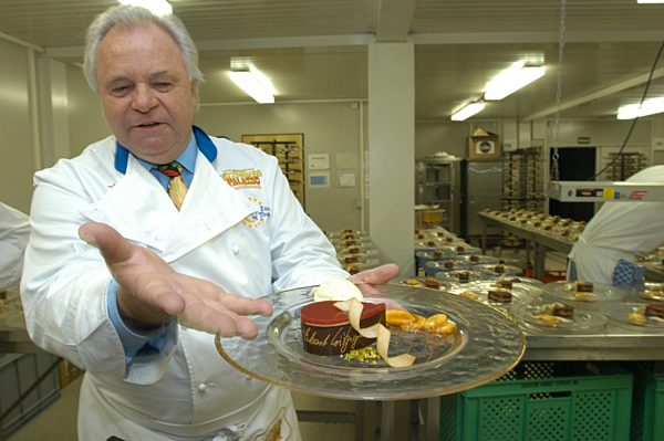 Starkoch Eckart Witzigmann in seinem neuen Theater-Restaurant Palazzo, 2003