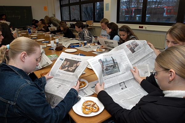 Zeitung in der Schule, 2004