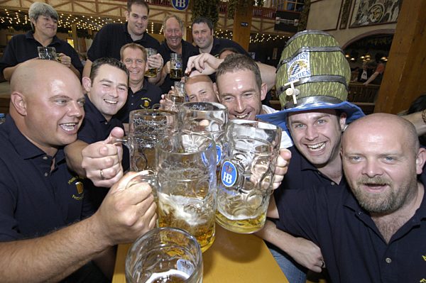 Engländer auf dem Oktoberfest, 2005 | British guests at the Oktoberfest in Munich, 2005
