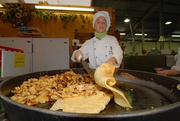 Oktoberfestküche im Löwenbräuzelt, 2006 | Kitchen at the Oktoberfest, 2006