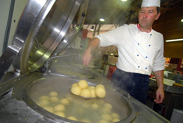 Oktoberfestküche im Löwenbräuzelt, 2006