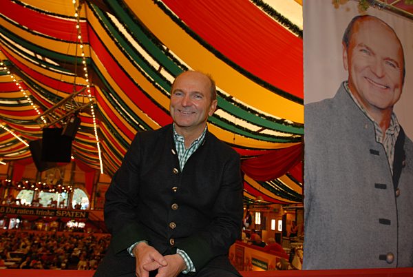 Oktoberfestwirt Sepp Krätz, 2006 | Wiesn host Sepp Krätz, 2006