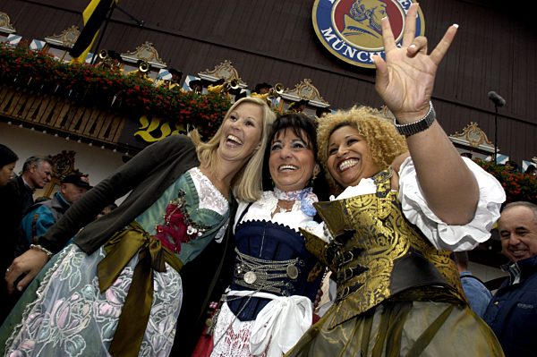 Damenwiesn von Regine Sixt, 2004 | Ladies 'Oktoberfest' from Regine Sixt, 2004