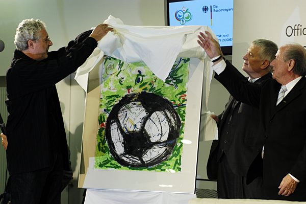 Enthüllung eines Fußball-WM-Plakates von Markus Lüpertz, 2005