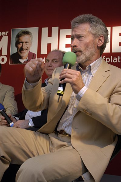 Paul Breitner im WM-Studio bei Kaufhaus Hertie in München, 2006