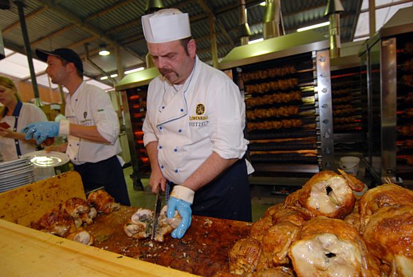 Oktoberfestküche im Löwenbräuzelt, 2006 | Kitchen at the Oktoberfest, 2006