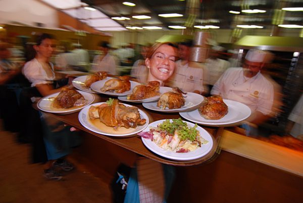 Oktoberfestküche im Löwenbräuzelt, 2006 | Oktoberfest, 2006