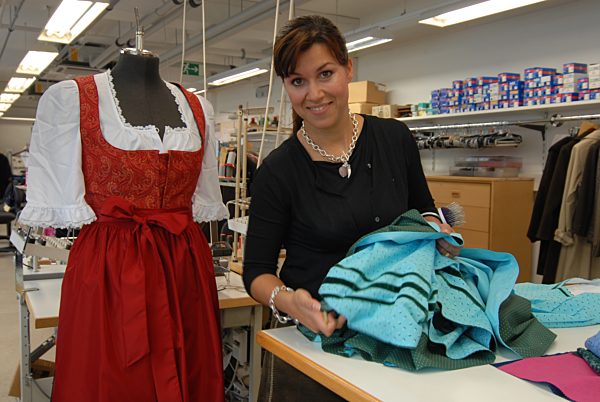 Wiesn Wirtin bei Dirndlwahl, 2007 | Wiesn host Mika Schottenhammel, 2007