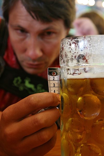 Schankwächter auf dem Münchner Oktoberfest, 2007 | Oktoberfest in Munich, 2007