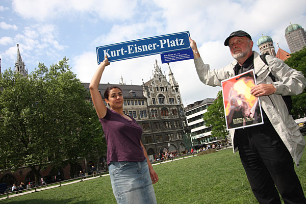 Aktion zur Umbennung des Münchner Marienhofs in Kurt-Eisner-Platz, 2009