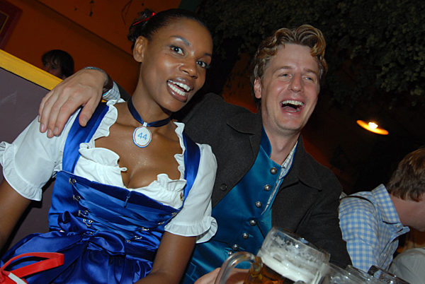 Promis im Hippodrom auf dem Oktoberfest in München, 2009 | Celebrities in the 'Hippodrom' at the 'Oktoberfest' in Munich, 2009