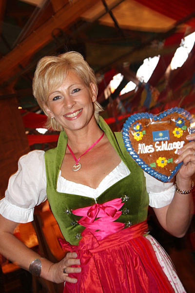 Promis im Weinzelt auf dem Oktoberfest in München, 2009 | Celebrities in the wine tent at the 'Oktoberfest' in Munich, 2009