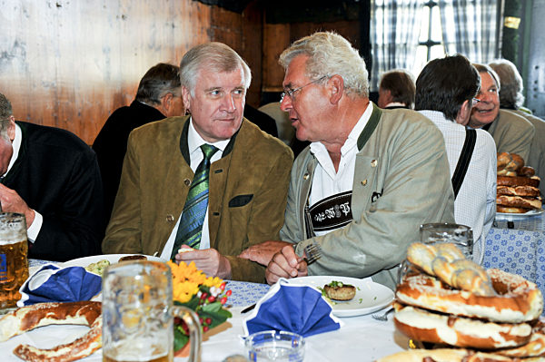 Wolfgang Pförringer und Horst Seehofer auf dem Oktoberfest, 2009 | Wolfgang Pförringer and Horst Seehofer at the 'Oktoberfest', 2009