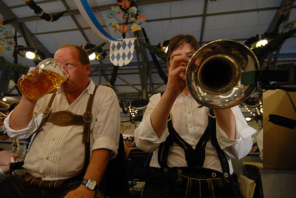 Blasmusiker auf dem Münchner Oktoberfest, 2009 | Brass band musicians at the Oktoberfest, 2009