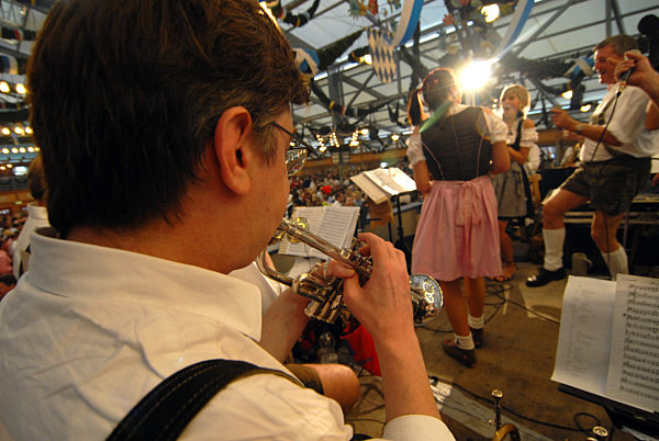 Blasmusiker auf dem Münchner Oktoberfest, 2009 | Brass band musicians at the Oktoberfest, 2009