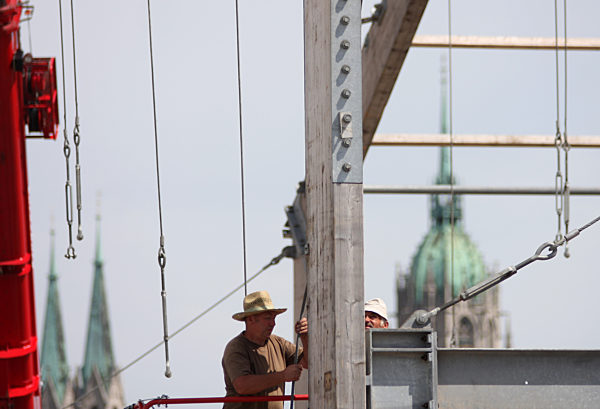 Oktoberfest Aufbau in München, 2009 | Construction work for the Oktoberfest, 2009