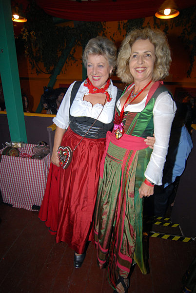 Promis im Hippodrom auf dem Oktoberfest in München, 2009 | Celebrities in the "Hippodrom" at the 'Oktoberfest' in Munich, 2009