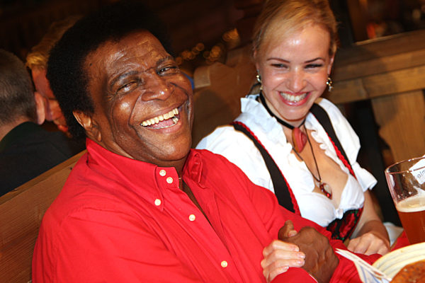 Promis im Weinzelt auf dem Oktoberfest in München, 2009 | Celebrities in the wine tent at the 'Oktoberfest' in Munich, 2009