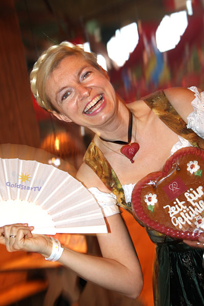 Promis im Weinzelt auf dem Oktoberfest in München, 2009 | Celebrities in the wine tent at the 'Oktoberfest' in Munich, 2009