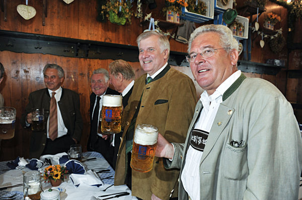 Wolfgang Pförringer und Horst Seehofer auf dem Oktoberfest, 2009 | Wolfgang Pförringer and Horst Seehofer at the 'Oktoberfest', 2009