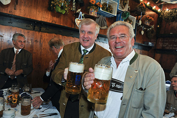 Wolfgang Pförringer und Horst Seehofer auf dem Oktoberfest, 2009 | Wolfgang Pförringer and Horst Seehofer at the 'Oktoberfest', 2009