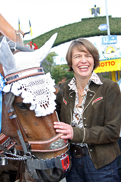 Elke Büdenbender auf dem Münchner Oktoberfest, 2009 | Elke Büdenbender at the Munich "Oktoberfest", 2009