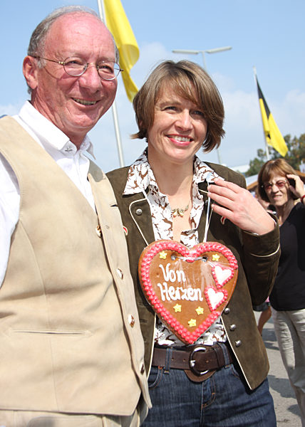 Franz Maget und Elke Büdenbender auf dem Münchner Oktoberfest, 2009 | Franz Maget and Elke Büdenbender at the Munich "Oktoberfest", 2009