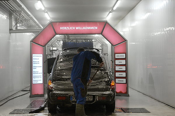 Autowaschanlage in München, 2021