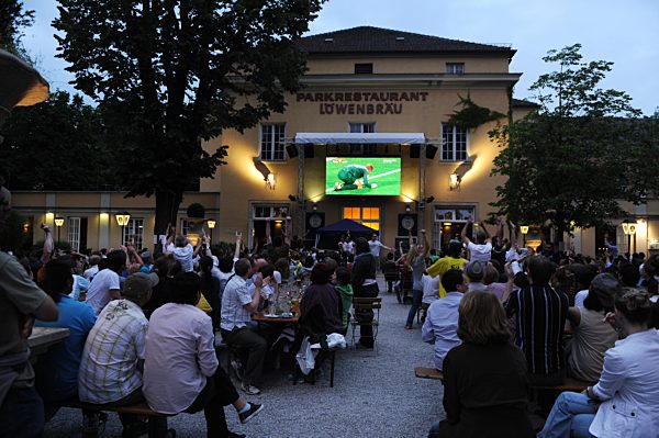 Public Viewing während der Fußball-WM 2010