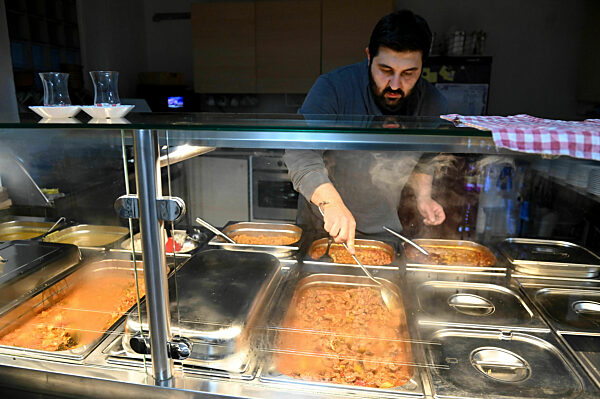 Ramadan: Gemeinsames Fastenbrechen im Restaurant Mama_s Küche in München, 2022