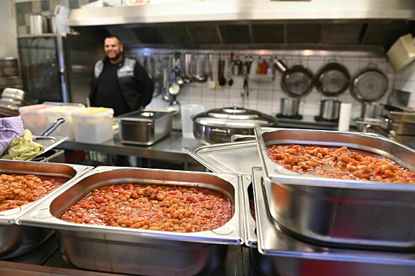 Ramadan: Gemeinsames Fastenbrechen im Restaurant Mama_s Küche in München, 2022