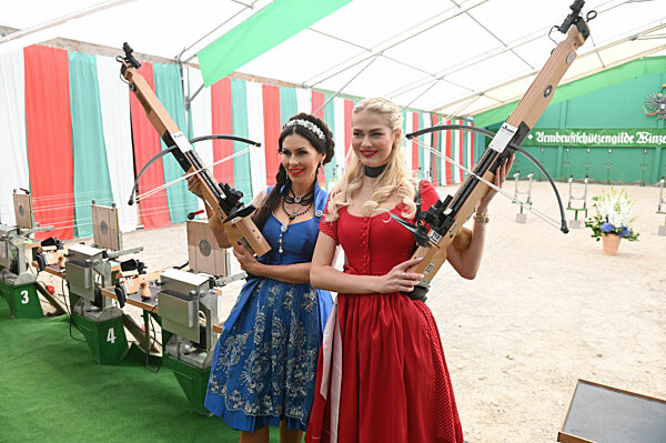 Traditionelles Armbrustschießen auf dem Oktoberfest in München, 2022