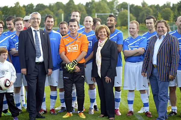Charlotte Knobloch und Wilhelm Schmidbauer bei Gedenkspiel für Opfer des Olympia-Attentats 1972, 2012
